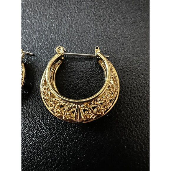 Very Pretty Gold Textuted Hoop Earrings - Picture 3 of 5